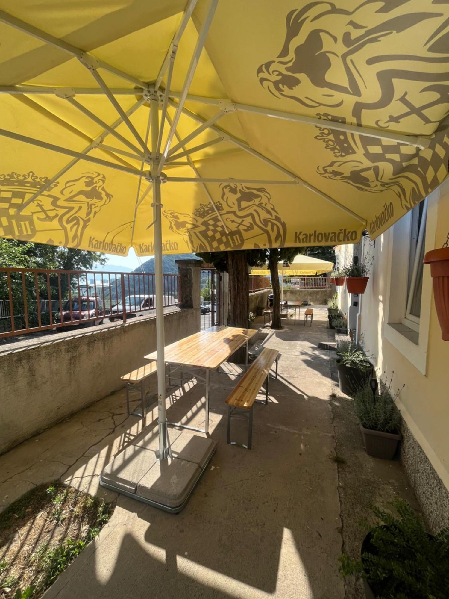 Hostel Old School Rijeka Exterior photo